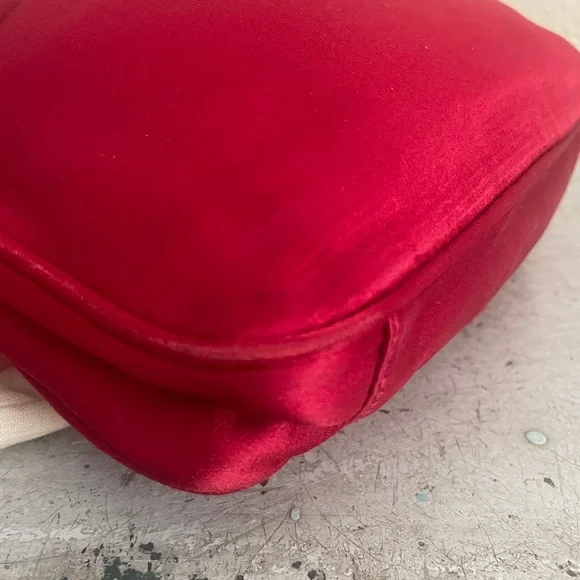 Gucci Red Satin Bamboo Crossbody Bag - Picture 14 of 15